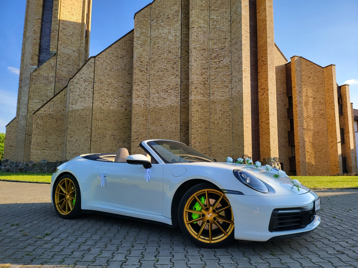 Sportowy samochód do ślubu Porsche 911 992 cabrio kabriolet Maserati Granturismo Lamborgini Ferrari — Auto do ślubu — Łódź