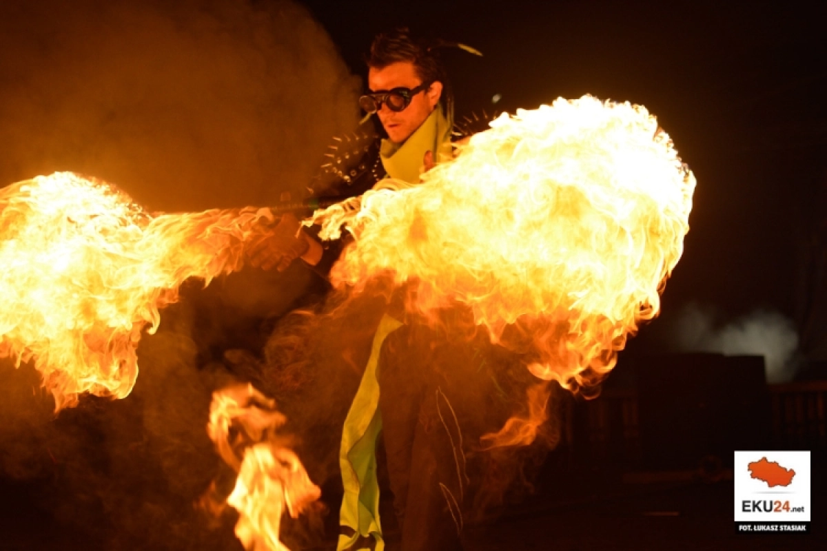 Widowiskowe pokazy fireshow