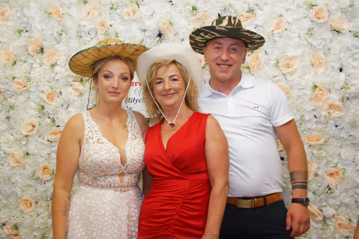 Fotościanka HAPPY-TELEDYSK i NAPIS "LOVE" GRATIS!