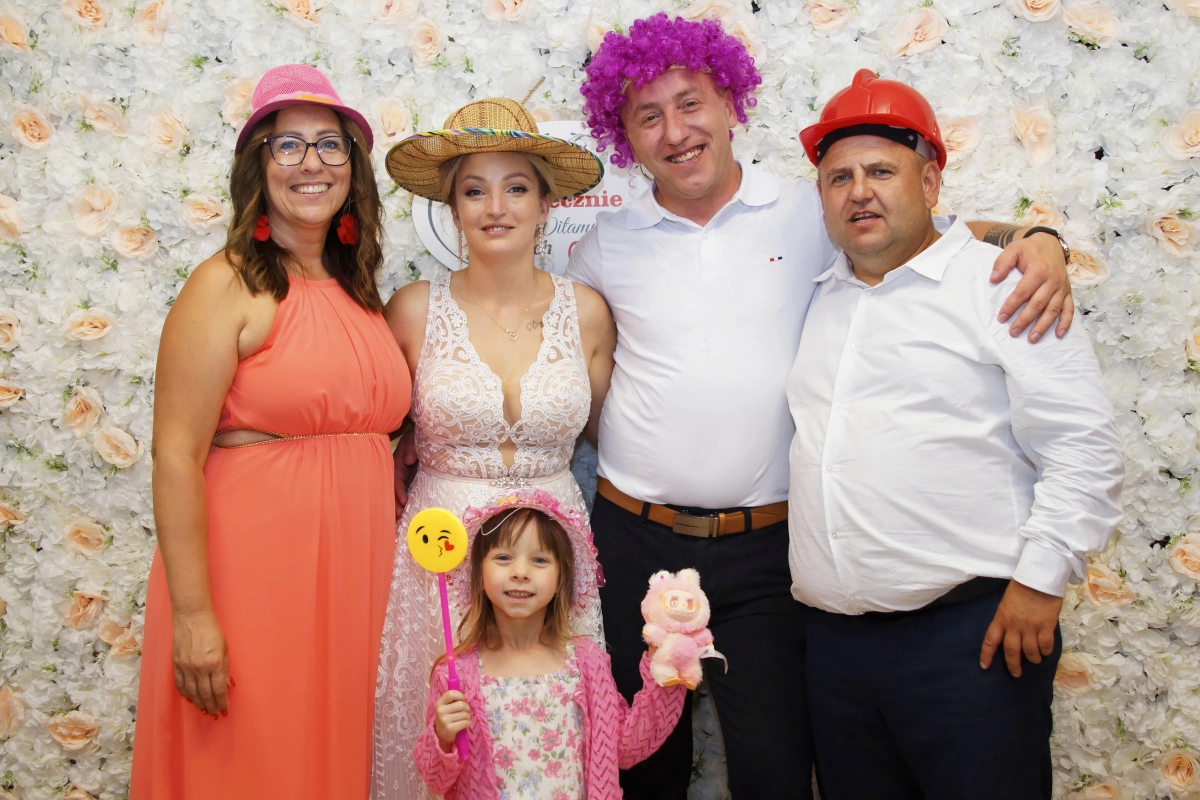 Fotościanka HAPPY-TELEDYSK i NAPIS "LOVE" GRATIS!
