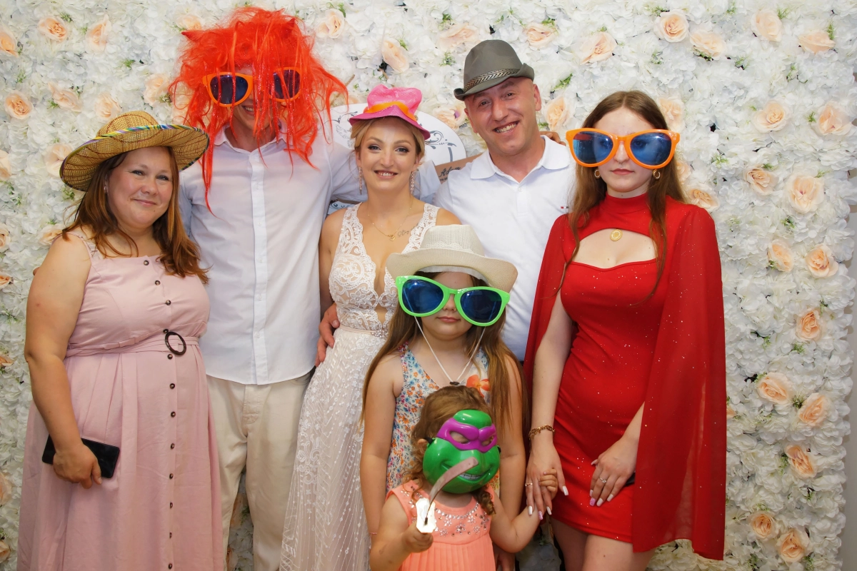 Fotościanka HAPPY-TELEDYSK i NAPIS "LOVE" GRATIS!