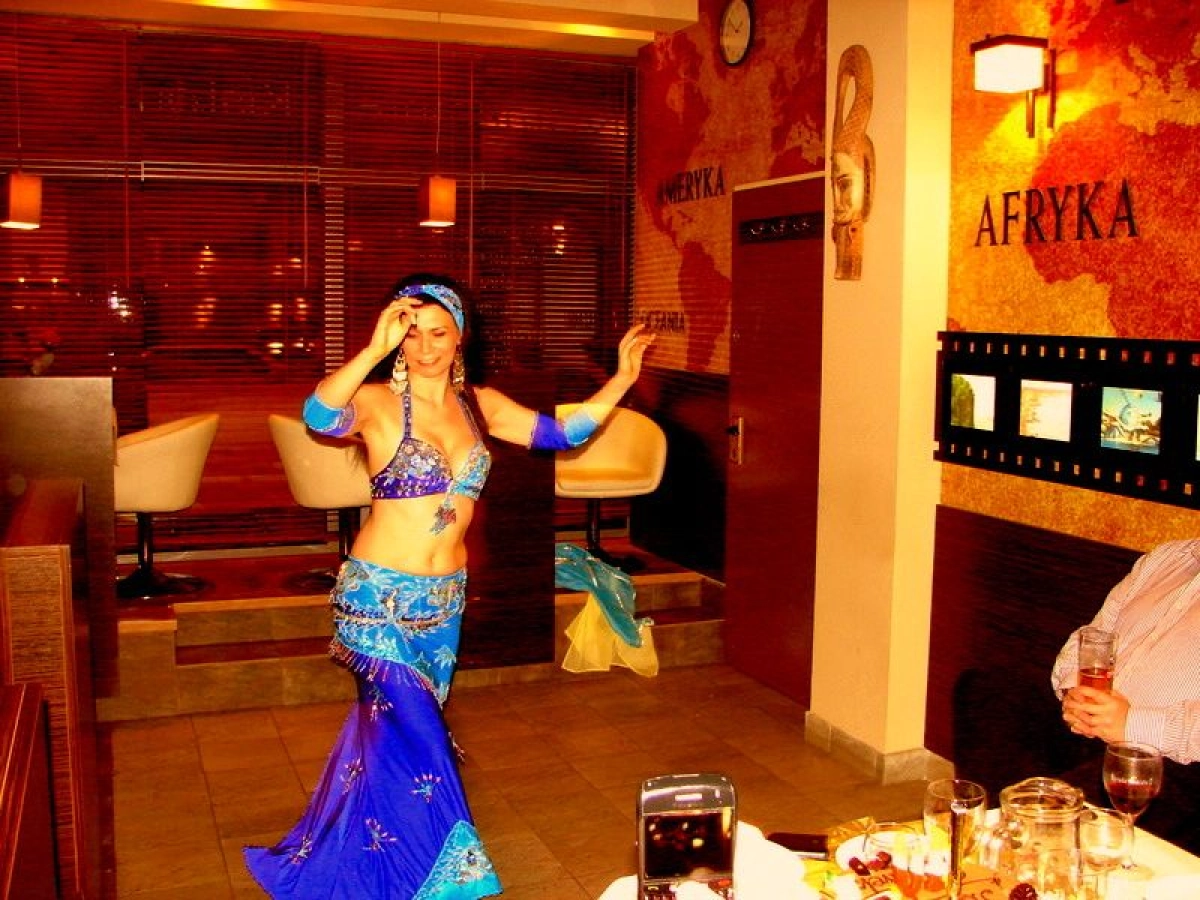 Pokazy bellydancev Elmas