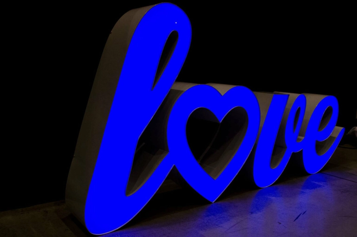 napis świecący LOVE led RGB