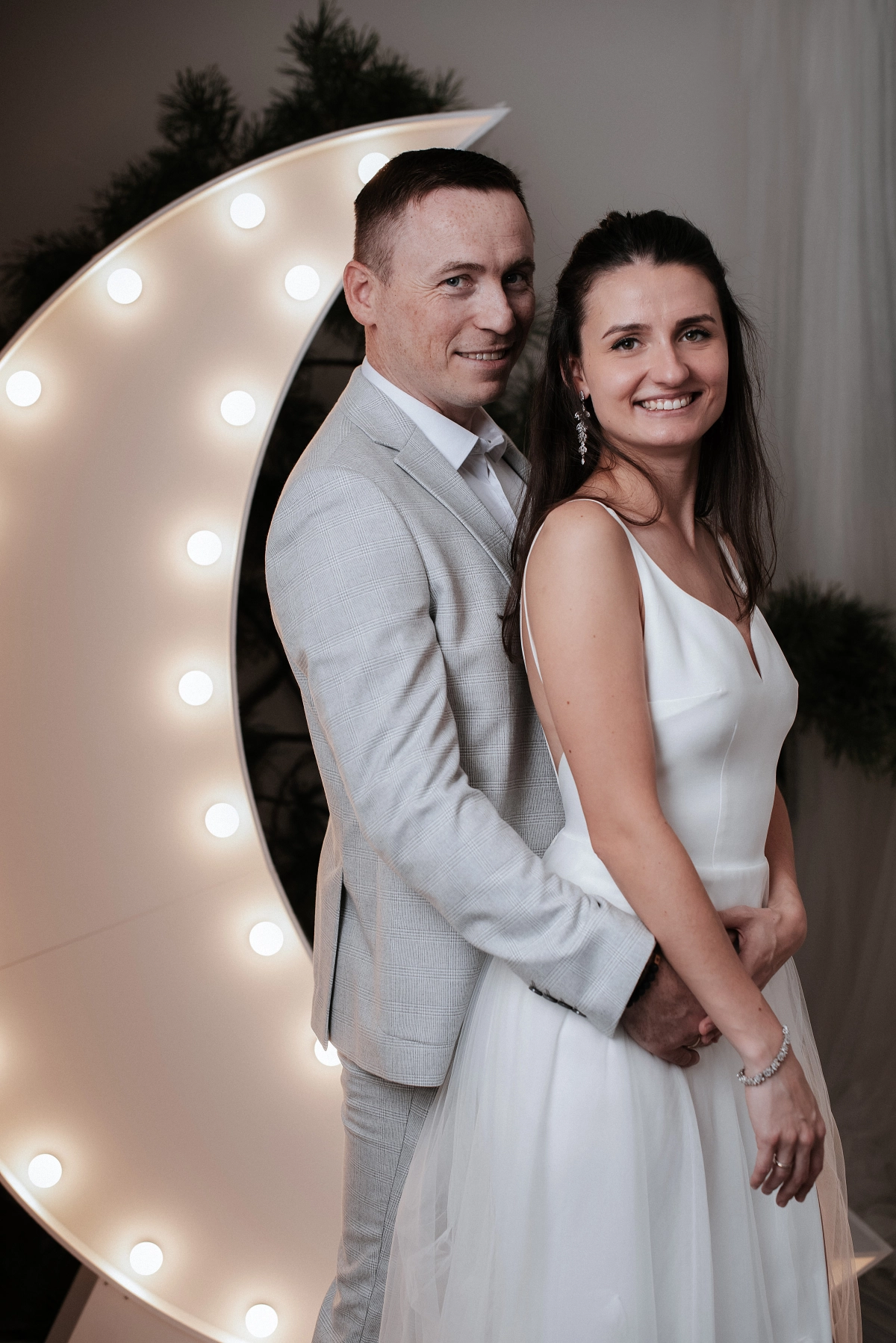 Święcący księżyc gigant wynajem